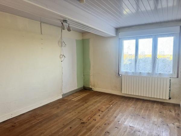 Propriété charentaise avec Maison de 125 m² et Grange de 346 m²
