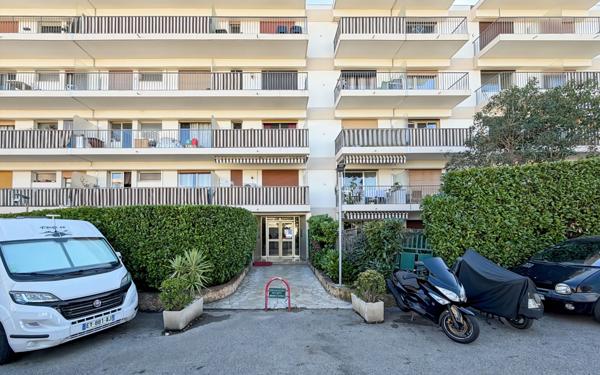 Appartement à vendre    1 pièce • 22 m2 Antibes