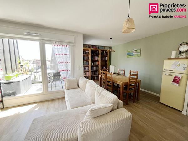 GRAND T2 RECENT - Dernier étage - 51m² - balcon - place de parking