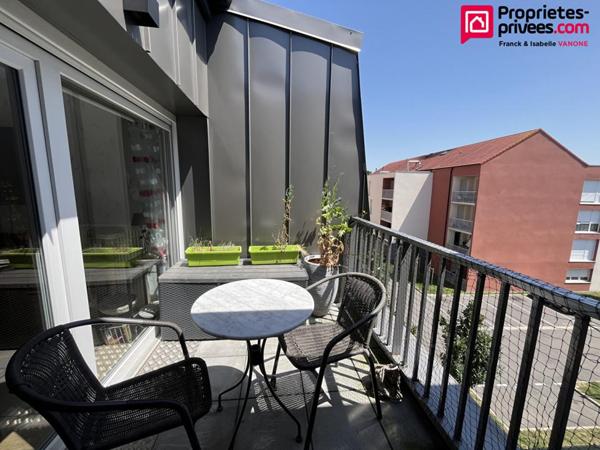 GRAND T2 RECENT - Dernier étage - 51m² - balcon - place de parking