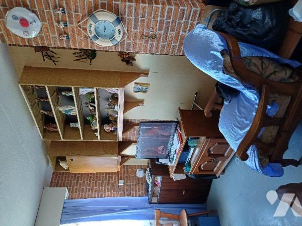 A OUTREAU, une maison d'habitation semi-mitoyenne avec, terrasse, garage et jardin.