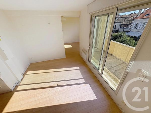 Appartement F3 à vendre  4 pièces - 62,95 m 2   ANGOULEME  - 16