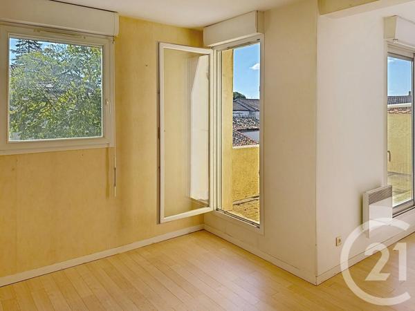 Appartement F3 à vendre  4 pièces - 62,95 m 2   ANGOULEME  - 16