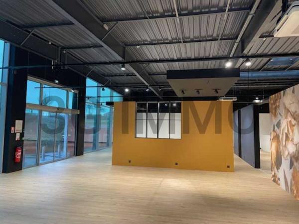 Location / Local Commercial