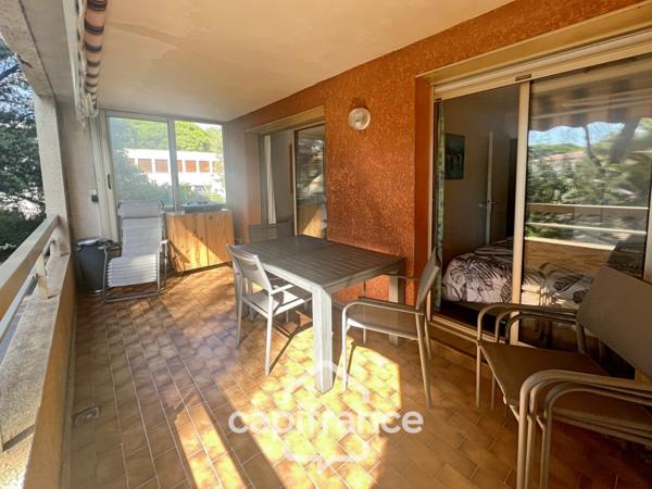 Dpt Var (83), à vendre appartement T2 au port - au clame - Terrasse couverte de 12m².