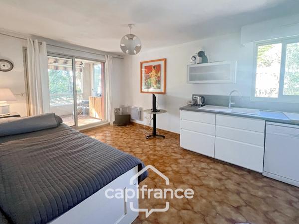 Dpt Var (83), à vendre appartement T2 au port - au clame - Terrasse couverte de 12m².