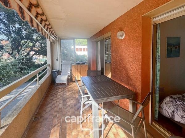 Dpt Var (83), à vendre appartement T2 au port - au clame - Terrasse couverte de 12m².