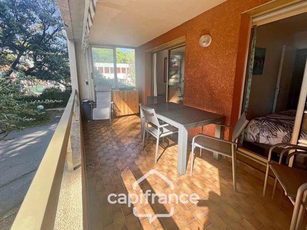 Dpt Var (83), à vendre appartement T2 au port - au clame - Terrasse couverte de 12m².