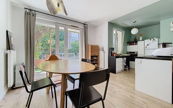 Appartement à vendre    3 pièces • 63 m2 Voisins-le-Bretonneux