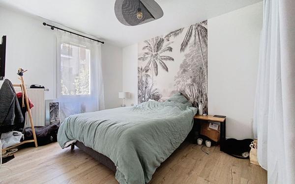 Appartement à vendre    3 pièces • 63 m2 Voisins-le-Bretonneux