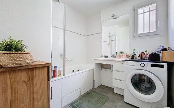 Appartement à vendre    3 pièces • 63 m2 Voisins-le-Bretonneux