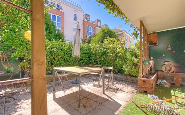 Appartement à vendre    3 pièces • 63 m2 Voisins-le-Bretonneux