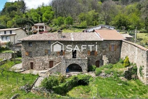Propriété de caractère en pierre à Vals-les-Bains