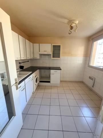 APPARTEMENT T2 A LOUER - LYON 4EME ARRONDISSEMENT Deleuvre-Henon 54.22 m 2 - 840 € charges comprises par mois