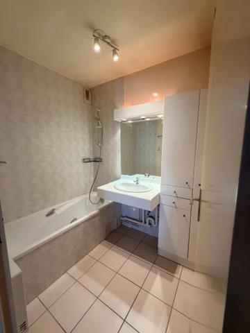 APPARTEMENT T2 A LOUER - LYON 4EME ARRONDISSEMENT Deleuvre-Henon 54.22 m 2 - 840 € charges comprises par mois