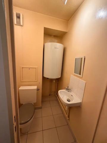 APPARTEMENT T2 A LOUER - LYON 4EME ARRONDISSEMENT Deleuvre-Henon 54.22 m 2 - 840 € charges comprises par mois