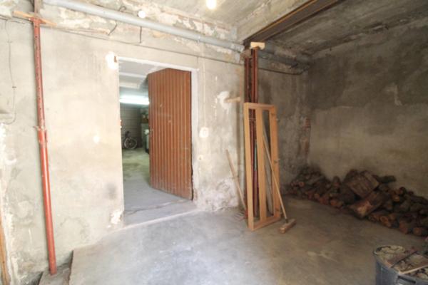 Maison de village avec terrasse, garage et atelier