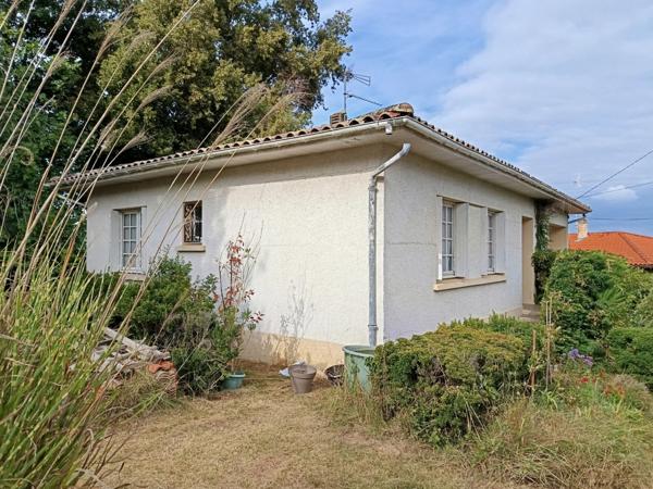 MAISON SUR SOUS SOL 3 CHAMBRES AVEC GARAGE , QUARTIER CALME .
