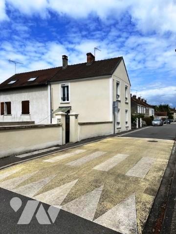 CHIERRY- Maison ancienne de type 4 de 70 m² habitable avec garage, cour et jardinet