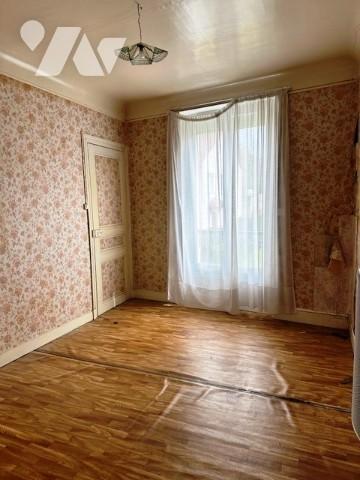 CHIERRY- Maison ancienne de type 4 de 70 m² habitable avec garage, cour et jardinet