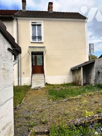 CHIERRY- Maison ancienne de type 4 de 70 m² habitable avec garage, cour et jardinet