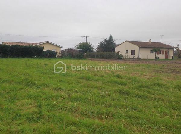 Terrain de 1 224 m²