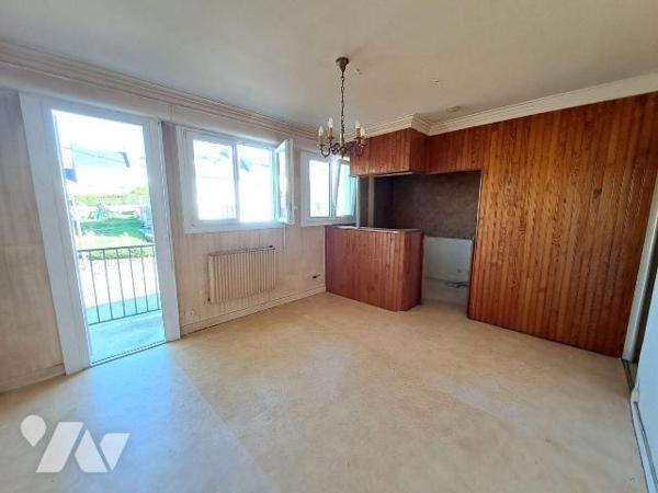 A vendre à KERFEUNTEUN, dans une copropriété avec ascenseur, un appartement de 37 m² comprenant...