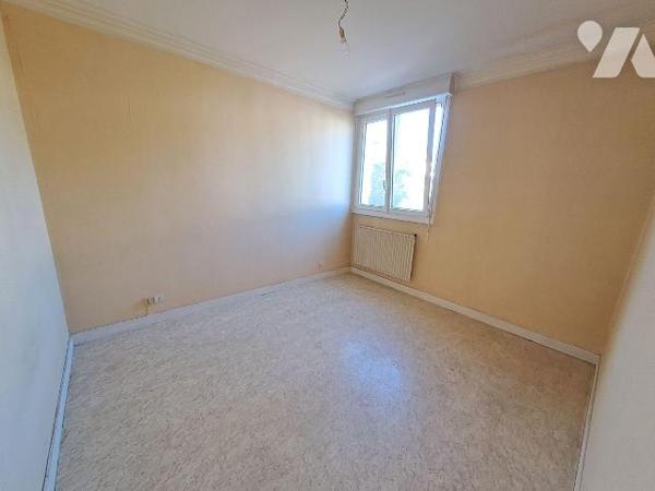 A vendre à KERFEUNTEUN, dans une copropriété avec ascenseur, un appartement de 37 m² comprenant...