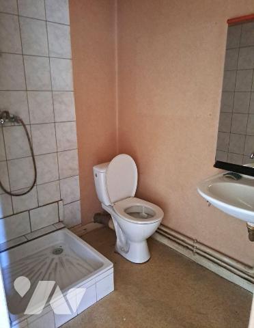 A vendre à KERFEUNTEUN, dans une copropriété avec ascenseur, un appartement de 37 m² comprenant...