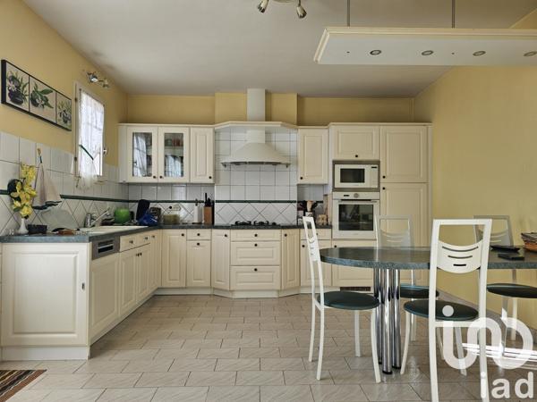 Maison 6 pièces de 205 m² à Castelsarrasin (82100)