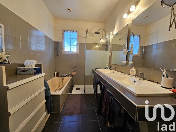 Maison 6 pièces de 205 m² à Castelsarrasin (82100)