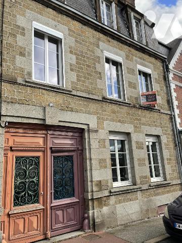 LA FERTE MACE, maison de ville 189 m² habitables avec jardin