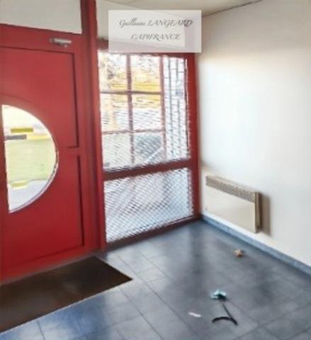 Bâtiment industriel 2 239 m² – Parcelle 9 687 m² – IZERNORE (01)