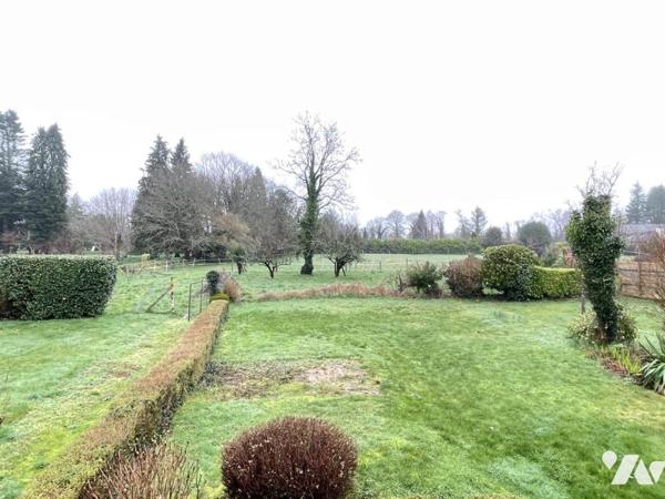 Maison avec rez-de-chaussée surélevé, 4 chambres sur 8122 m²