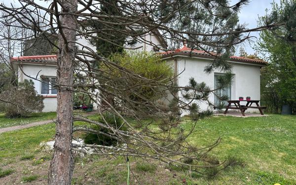 Maison à vendre    4 pièces • 123,34 m2 Saint-Étienne-de-Tulmont