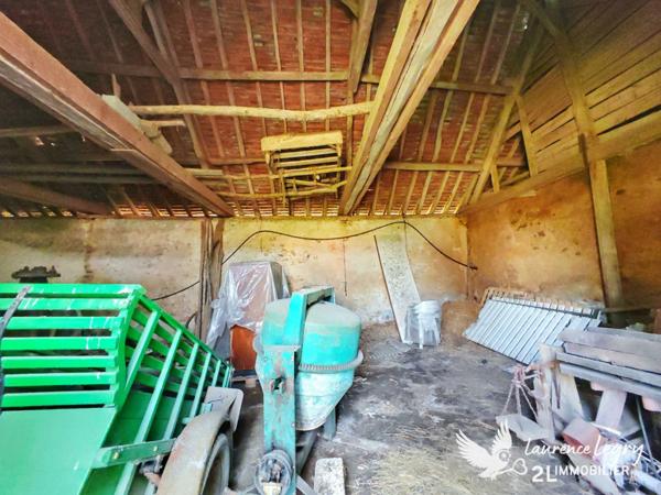 Longère à rénover au calme avec grange et hangar