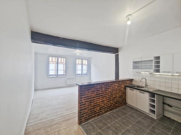 CHARMANT APPARTEMENT ATYPIQUE T2 Provins Centre Historique | Faibles Charges | 8 min Gare