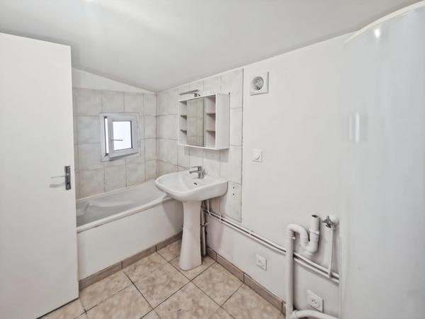 CHARMANT APPARTEMENT ATYPIQUE T2 Provins Centre Historique | Faibles Charges | 8 min Gare