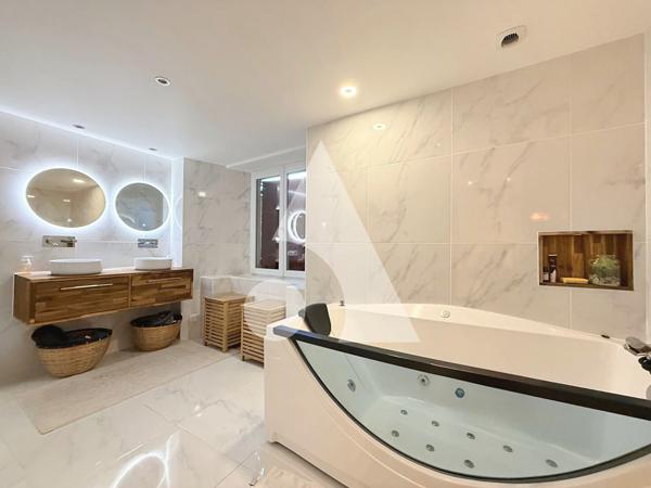 Maison 7 pièces 240 m2