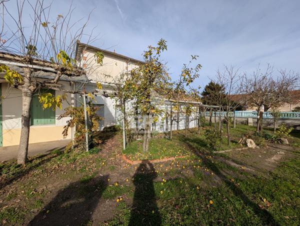 Maison à vendre de plain pied à Montpon-Ménestérol 5 pièces 90 m2