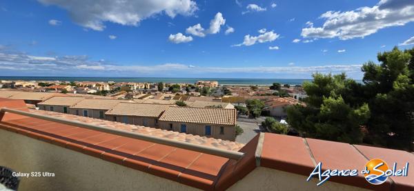 Appartement à Saint-Pierre-la-Mer SUPERBE VUE MER-PLAIN PIED T3 + 2 PARKINGS