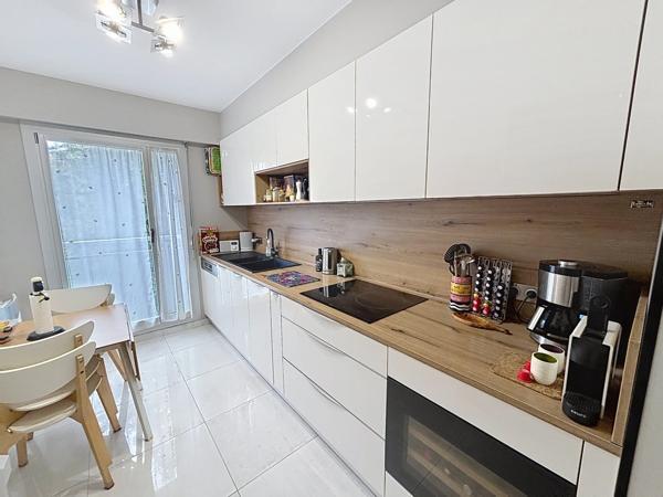 Appartement à vendre 5 pièces, balcon REIMS HYPER CENTRE (51)
