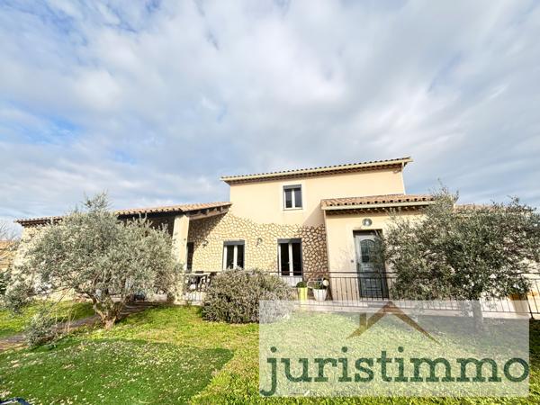 Cairanne (84290) Villa de 173m² sur une parcelle de 961m² à Cairanne