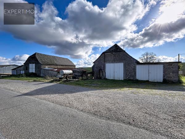 Conques (12320) À vendre – Exploitation agricole complète avec bâtiment d’élevage récent – 29 hectares attenants – Maison