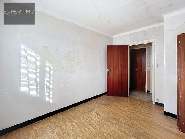 Conques (12320) À vendre – Exploitation agricole complète avec bâtiment d’élevage récent – 29 hectares attenants – Maison