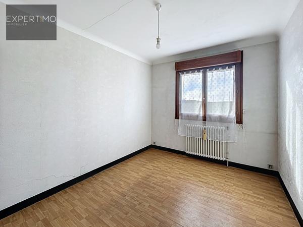 Conques (12320) À vendre – Exploitation agricole complète avec bâtiment d’élevage récent – 29 hectares attenants – Maison