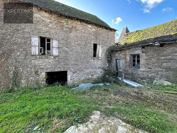 Conques (12320) À vendre – Exploitation agricole complète avec bâtiment d’élevage récent – 29 hectares attenants – Maison