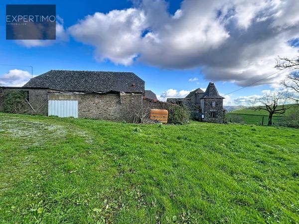 Conques (12320) À vendre – Exploitation agricole complète avec bâtiment d’élevage récent – 29 hectares attenants – Maison