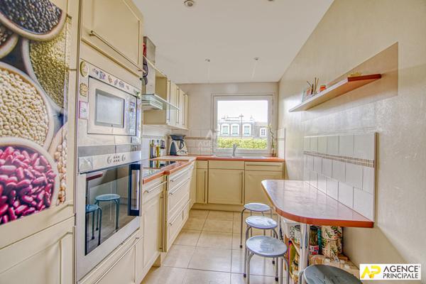 Le Chesnay limite Versailles - Appartement 5 pièces / 4 chambres de 109 m² carrez situé au 2ème étage avec ascenseur, terrasse, cave et parking €699 000 ** - Référence 25525