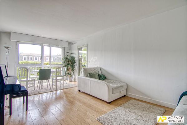 Le Chesnay limite Versailles - Appartement 5 pièces / 4 chambres de 109 m² carrez situé au 2ème étage avec ascenseur, terrasse, cave et parking €699 000 ** - Référence 25525